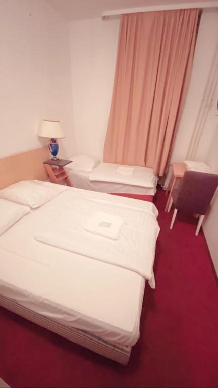 Märkischer Hof Hotel - Resim 12