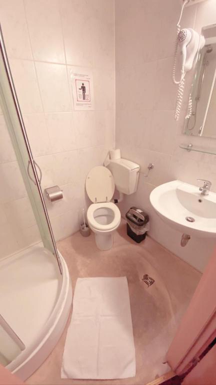 Märkischer Hof Hotel - Resim 28