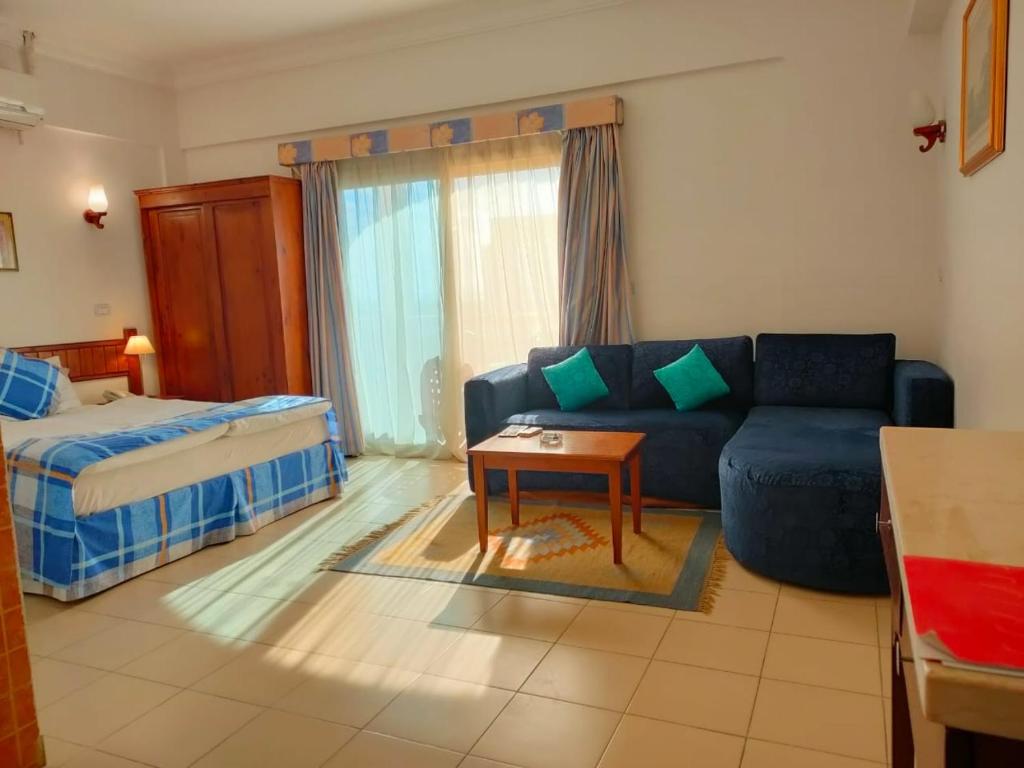 Postel nebo postele na pokoji v ubytování 4S Hotel Dahab