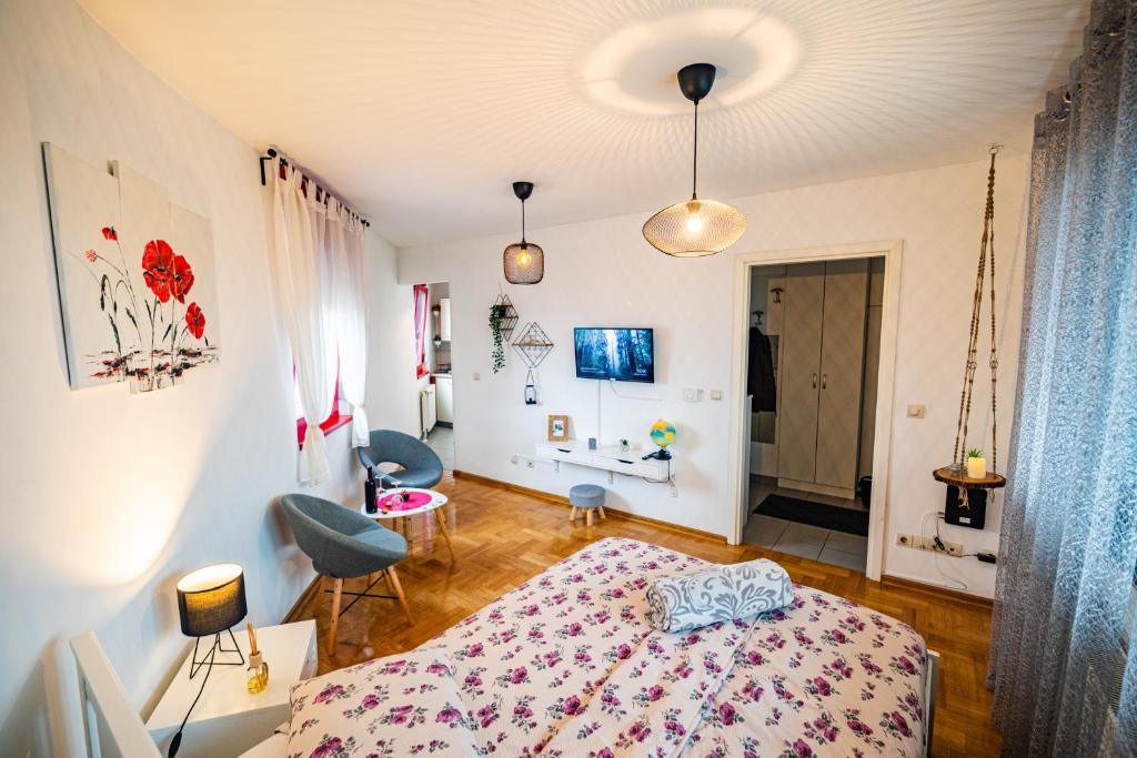 Postel nebo postele na pokoji v ubytování Flexible SelfCheckIns 15 & 19 - Zagreb - Garage - Loggia - New - Apartments Repinc