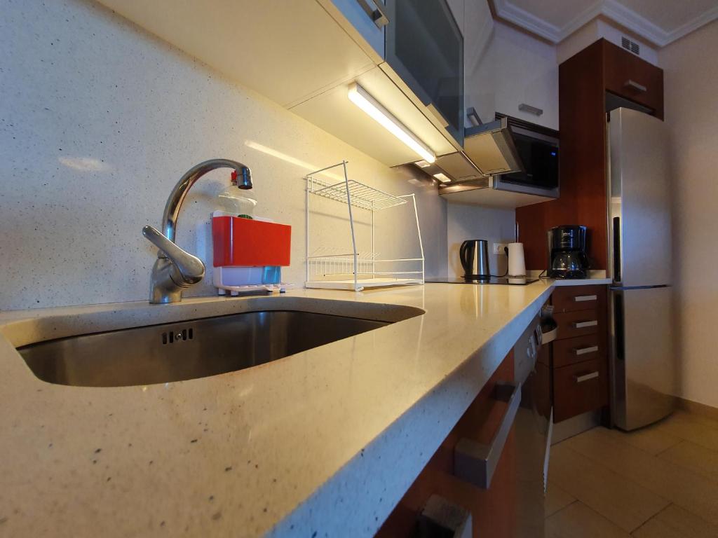 Kuchyňa alebo kuchynka v ubytovaní Okeanos fantastic 2 bedrooms VR-PN