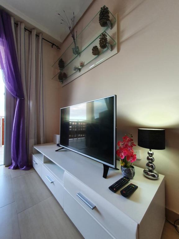Televízia a/alebo spoločenská miestnosť v ubytovaní Okeanos fantastic 2 bedrooms VR-PN