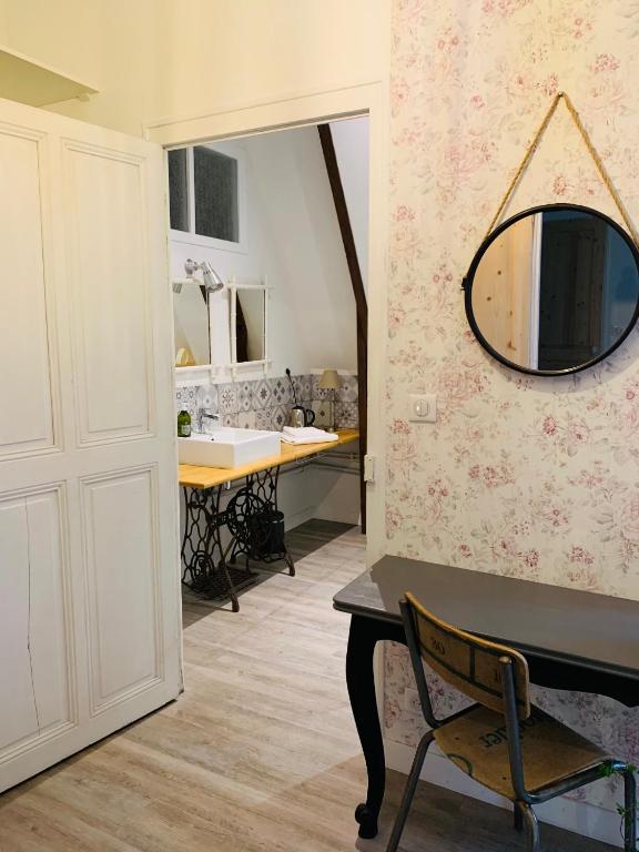 Le 14 St Michel - Standard Double Room