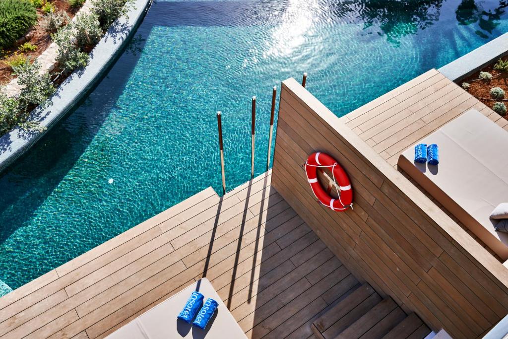 Bazén v ubytování Insotel Punta Prima Resort nebo v jeho okolí