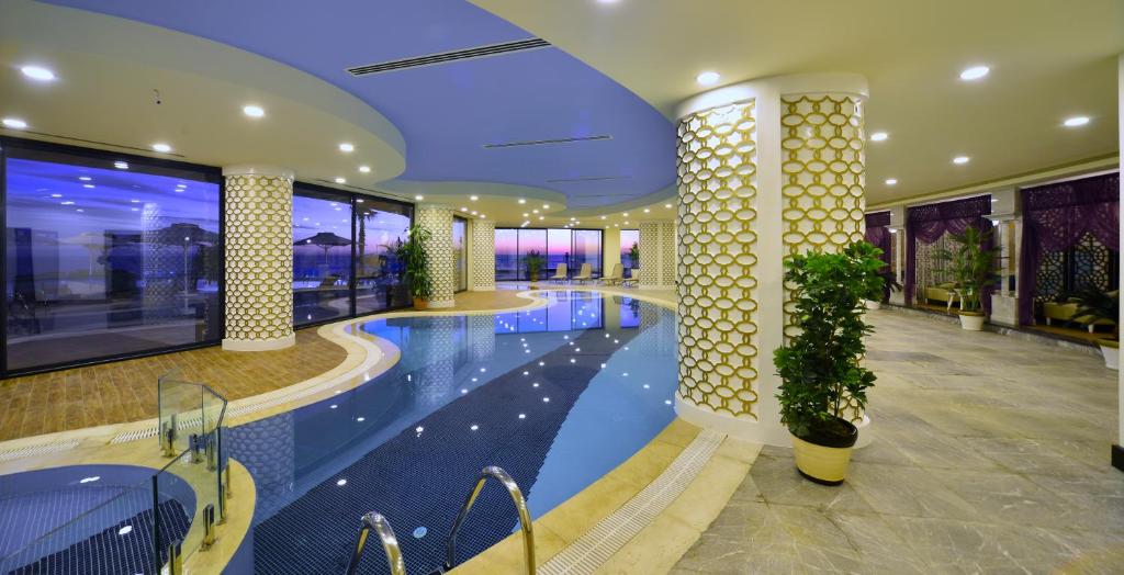 The swimming pool at or close to Elite Luxury Suite & Spa