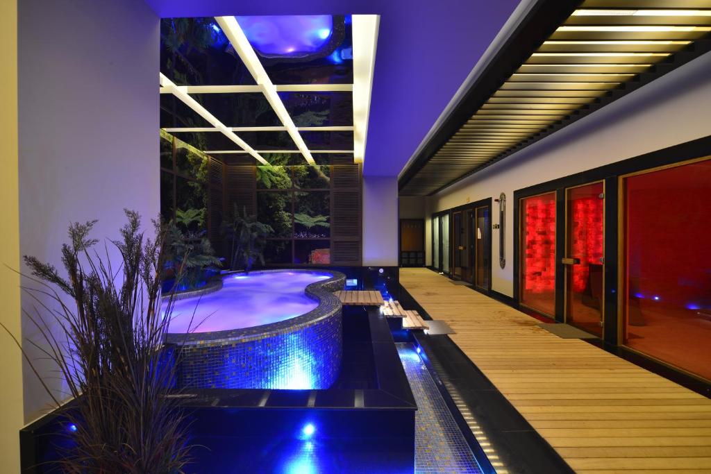 The swimming pool at or close to Elite Luxury Suite & Spa