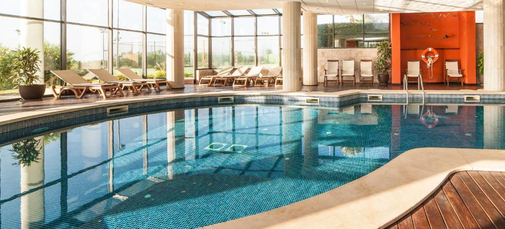 Bazén v ubytování Insotel Punta Prima Resort nebo v jeho okolí