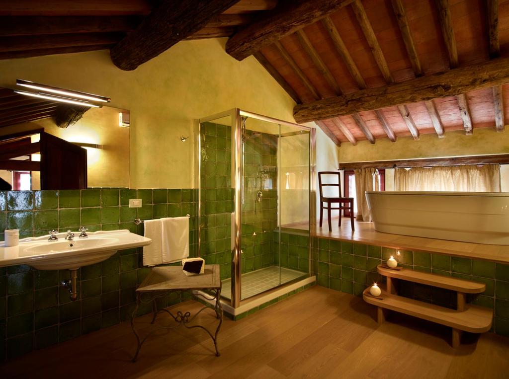 Koupelna v ubytování Relais Borgo Petrognano