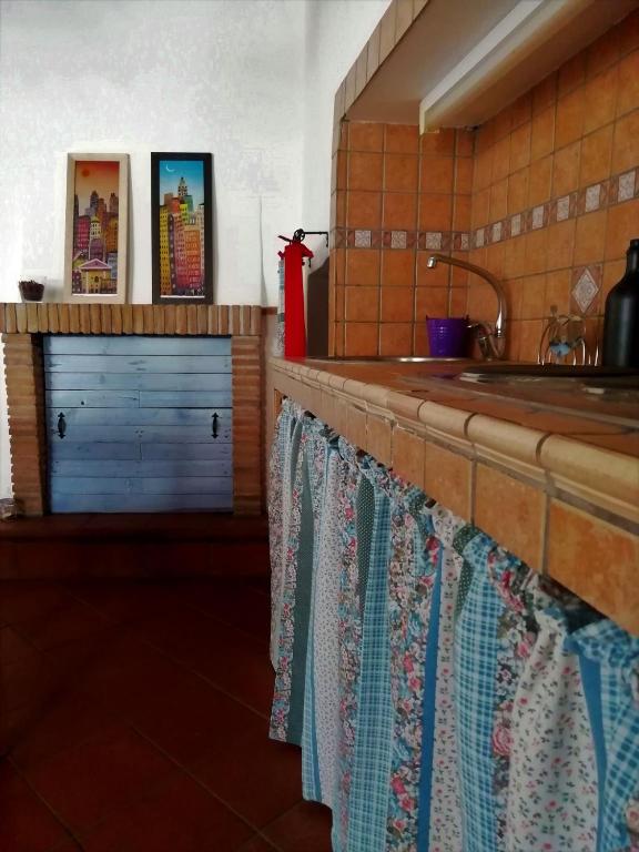 A kitchen or kitchenette at La Loggetta casa vacanze