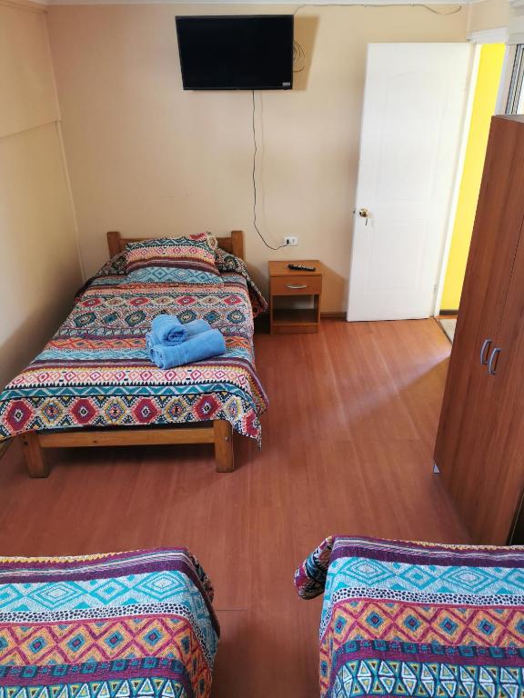 Postel nebo postele na pokoji v ubytování Hostal Luna del Mar 840-B
