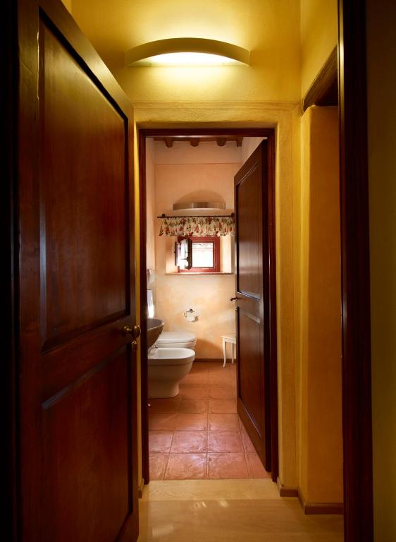 Postel nebo postele na pokoji v ubytování Relais Borgo Petrognano
