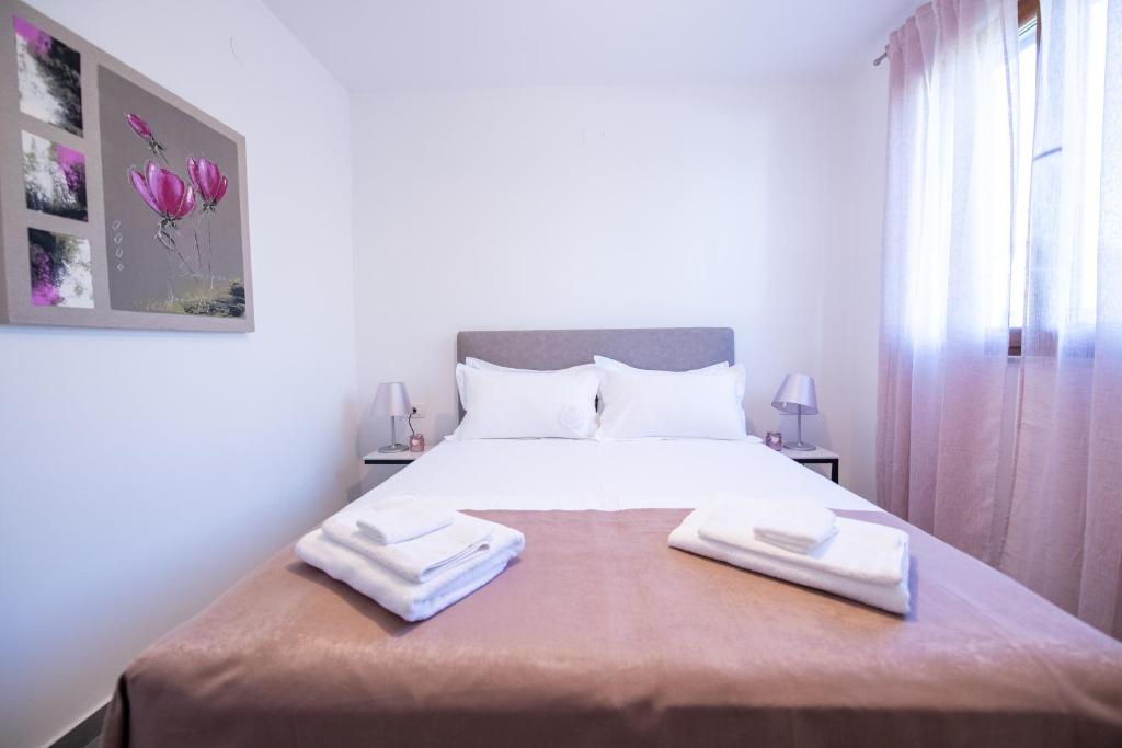 Posteľ alebo postele v izbe v ubytovaní Bella Apartments Zaton