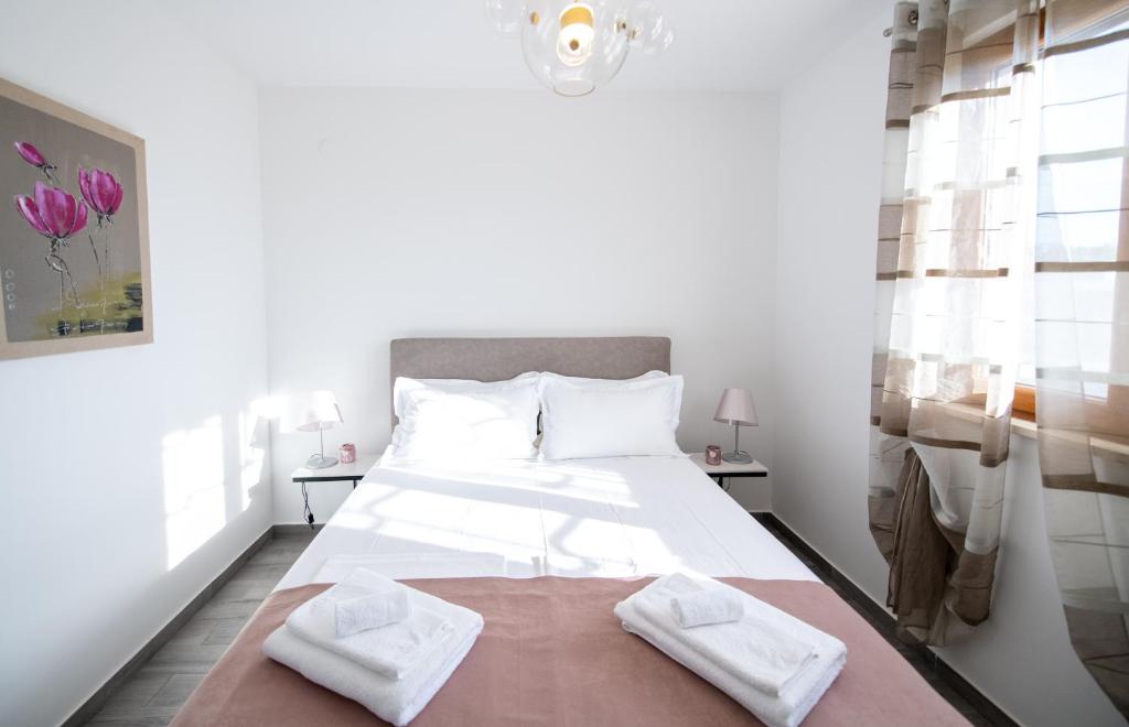 Posteľ alebo postele v izbe v ubytovaní Bella Apartments Zaton