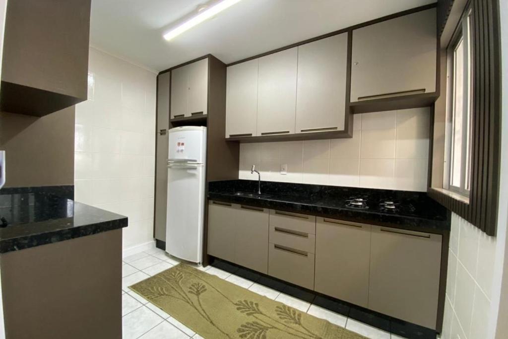  Aluguel Apartamento 2 quartos 50 m Mar Bombinhas SC 684