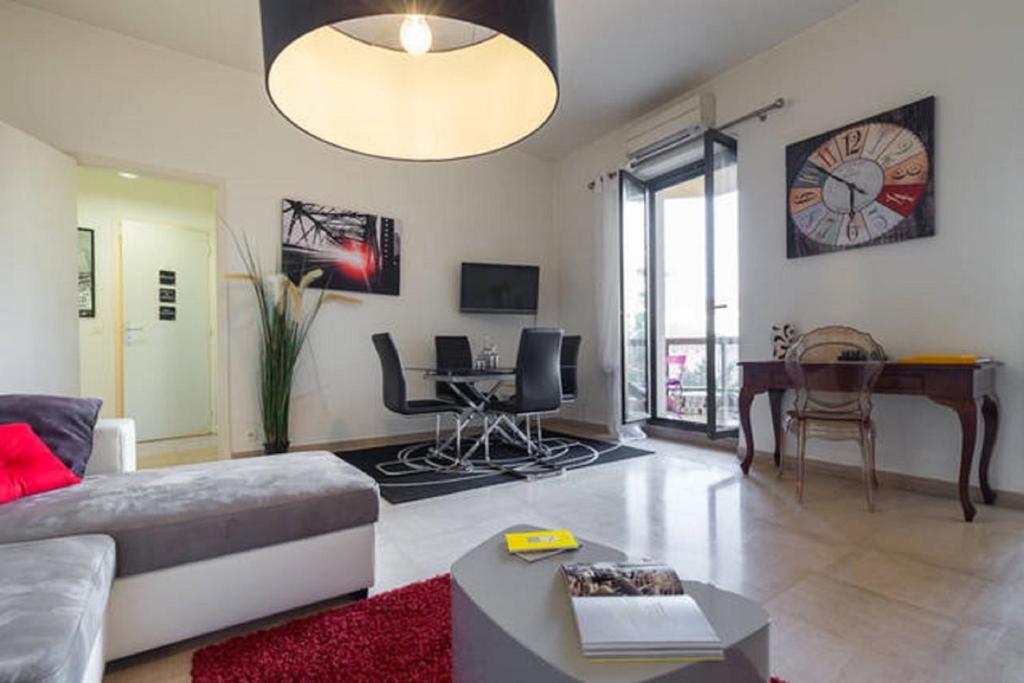 GRAND H -F2, FACE VIEUX- NICE, TERRASSE, ASCENSEUR, CLIMATISATION, Terrace - Nice city center - Apartment With Terrace