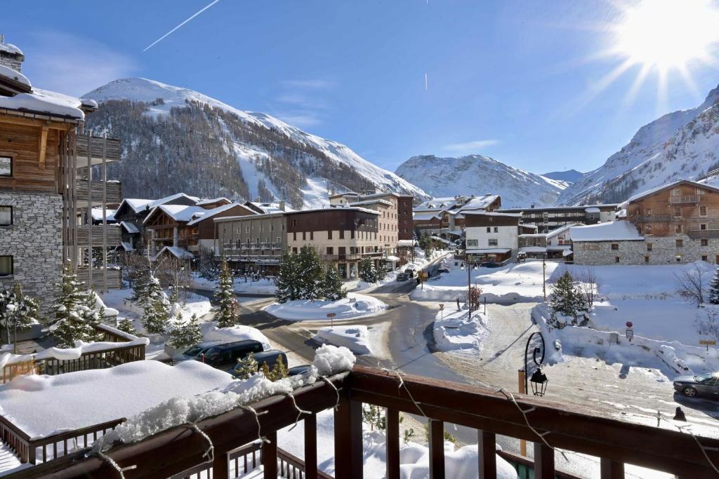 a town in the mountains with snow on the ground at Appartement de charme hyper centre à Val d'Isère in Val-d'Isère