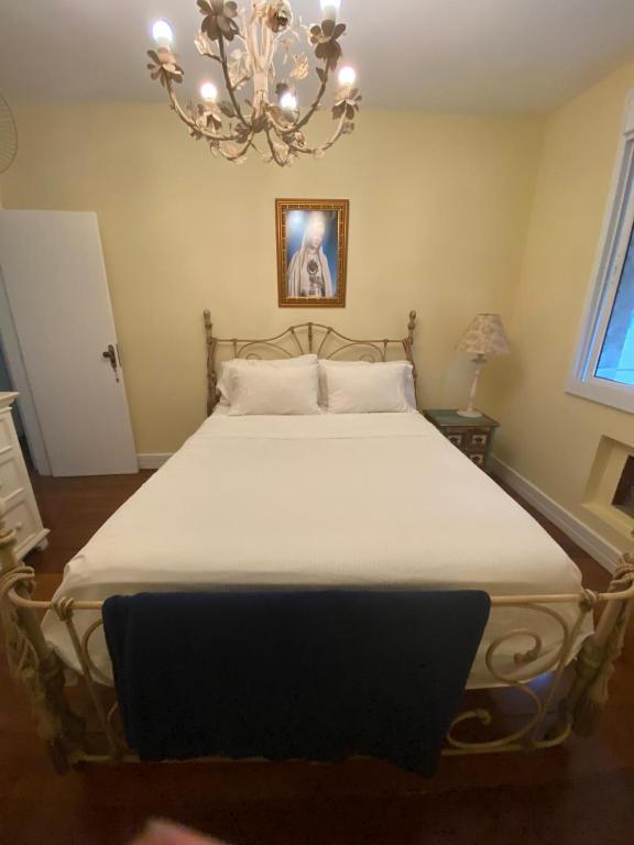  Apartamento acomoda 4 pessoas - Bairro Ponta da Praia - Santos SP