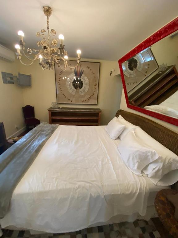  Apartamento acomoda 4 pessoas - Bairro Ponta da Praia - Santos SP