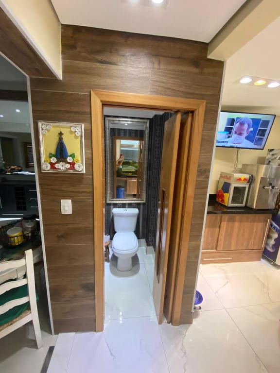  Apartamento acomoda 4 pessoas - Bairro Ponta da Praia - Santos SP