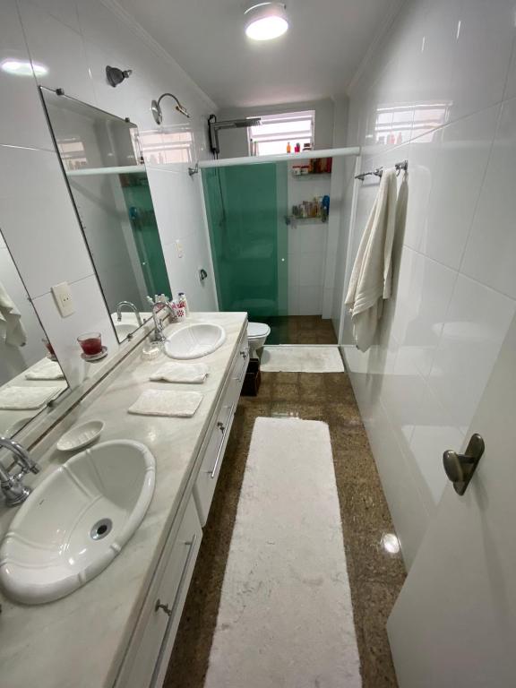  Apartamento acomoda 4 pessoas - Bairro Ponta da Praia - Santos SP