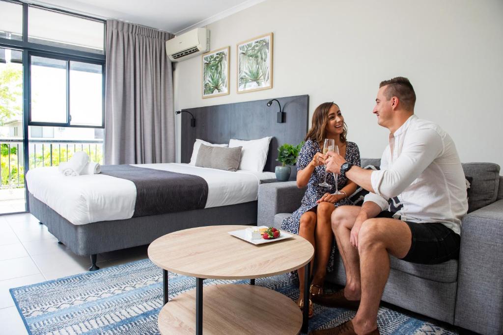 
King Split + balcony (pool side)
