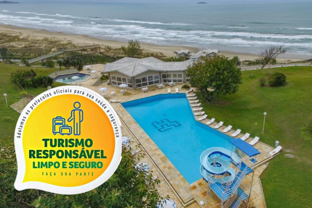 Výhľad na bazén v ubytovaní Samba Laguna Tourist Hotel alebo v jeho blízkosti
