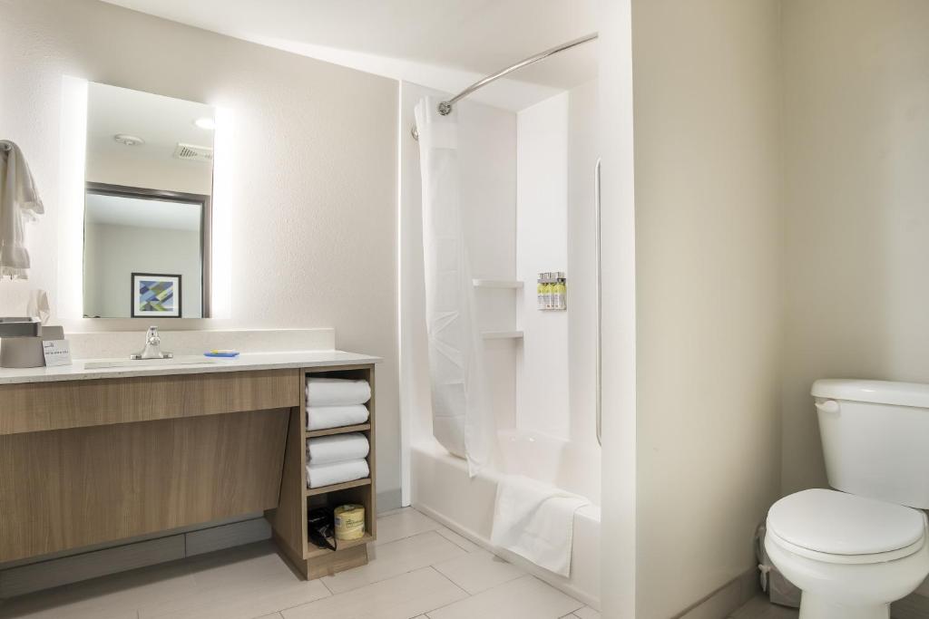 Holiday Inn Express & Suites Tulsa East - Catoosa by IHG - King Room - Mobiliteit Toegang/gehoor Toegankelijk