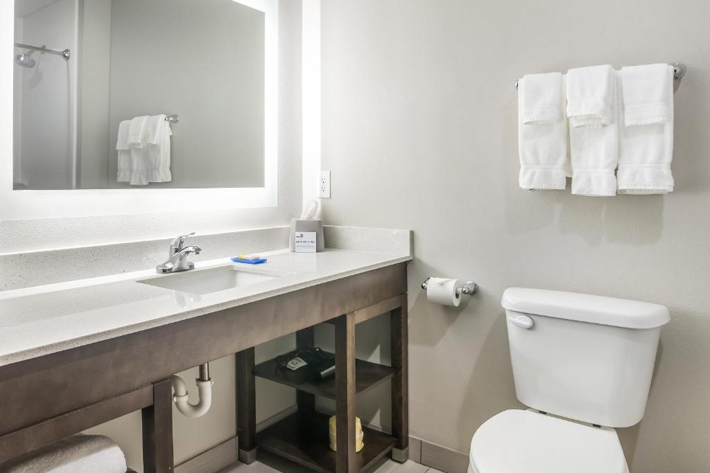 Holiday Inn Express & Suites Tulsa East - Catoosa by IHG - Suite Queen Con Dos Camas Queen Y Sofá Cama