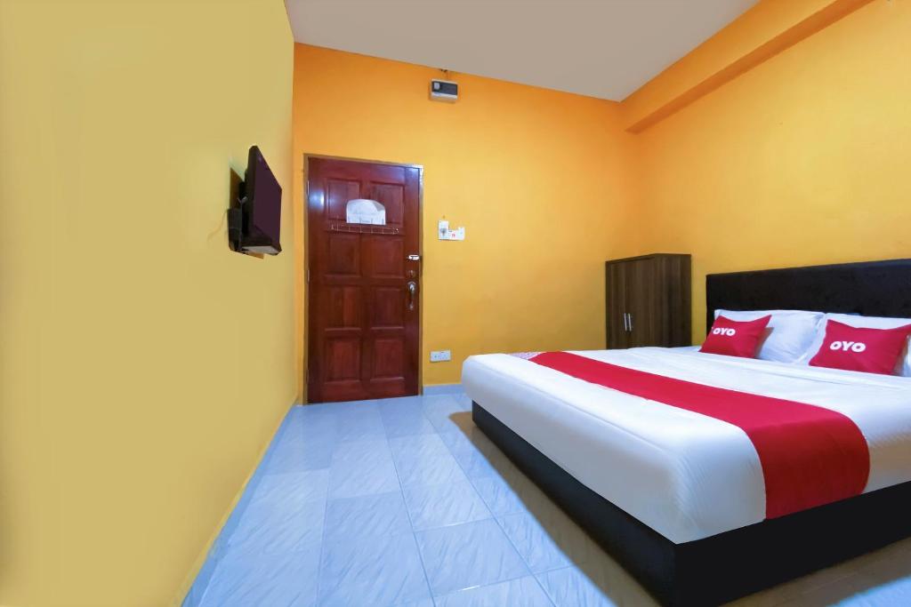 Katil atau katil-katil dalam bilik di Super OYO 90039 Coop Hotel Kangar