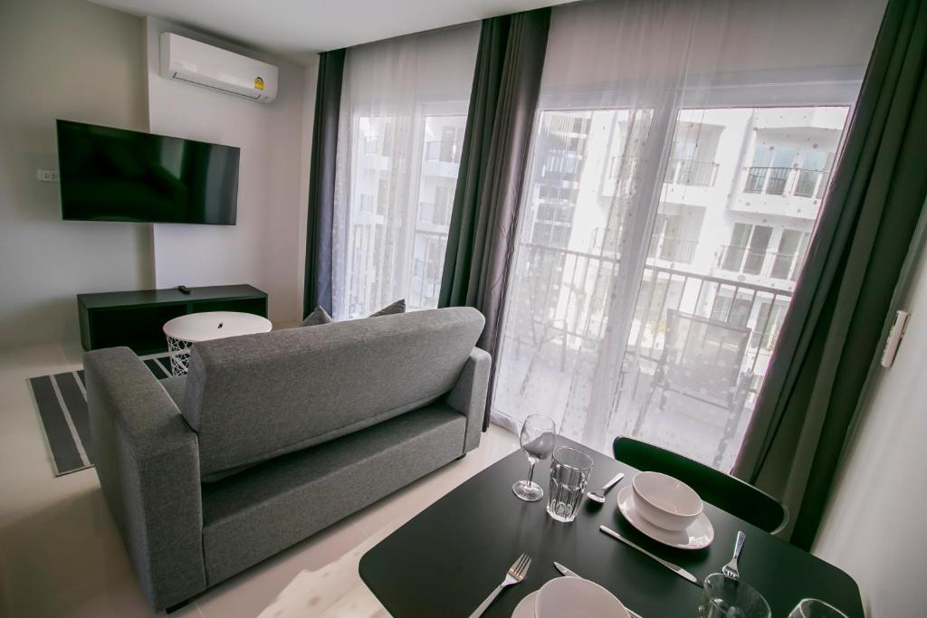 Mantra Beach Condominium Suite - Mae Phim - One-Bedroom Apartment With Balcony And Water View