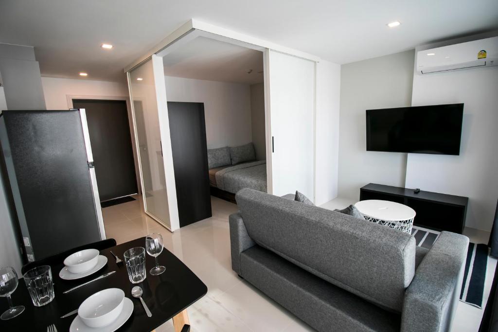 Mantra Beach Condominium Suite - Mae Phim - Queen Room With Pool View