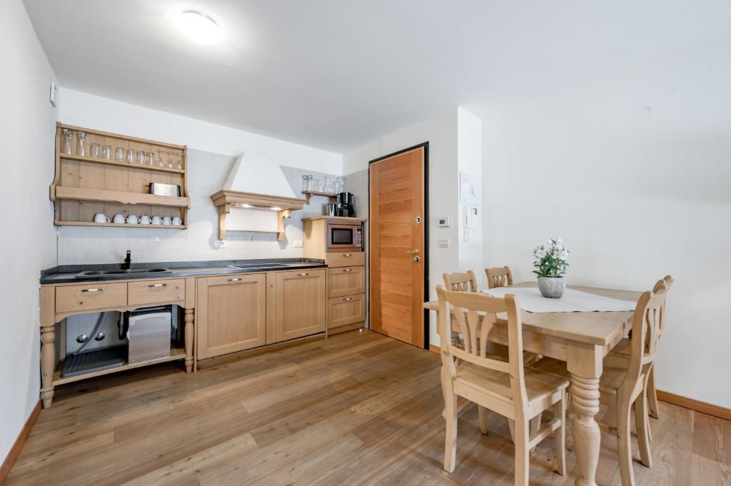 Kuchyňa alebo kuchynka v ubytovaní Apartment Torri di Seefeld