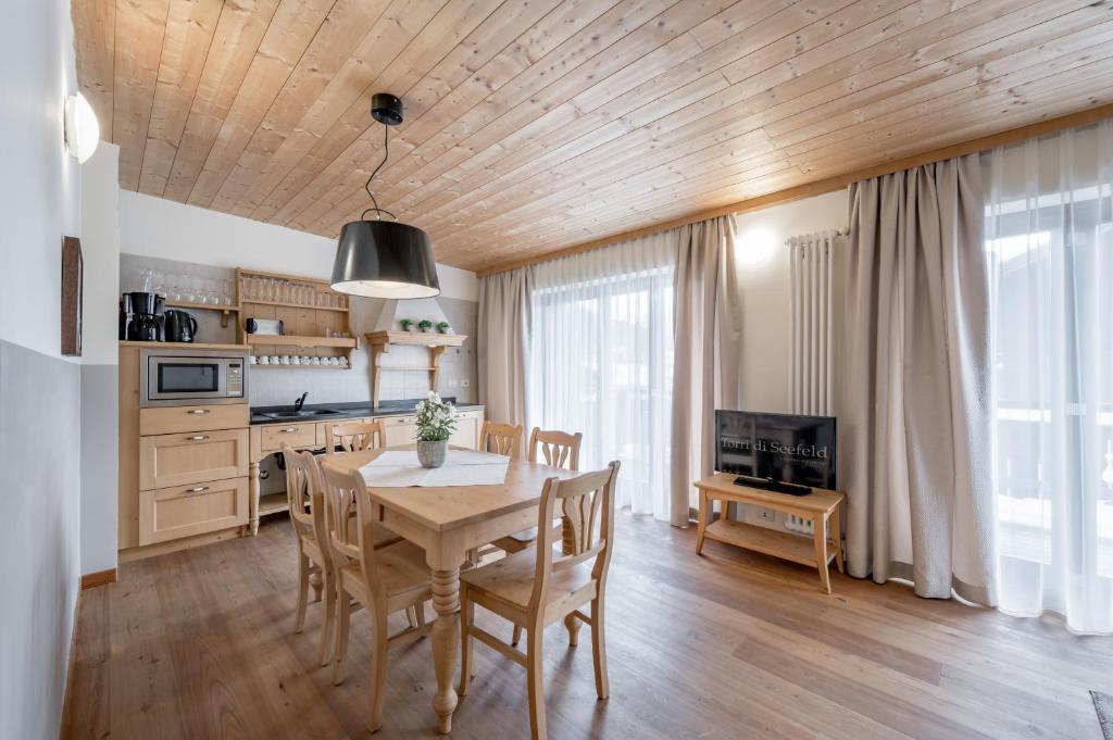 Kuchyňa alebo kuchynka v ubytovaní Apartment Torri di Seefeld