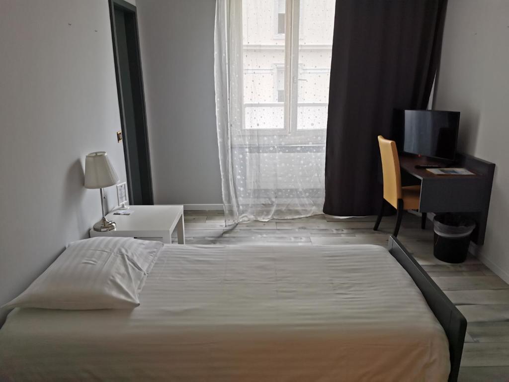 Postel nebo postele na pokoji v ubytování Hotel Fleur-de-Lys