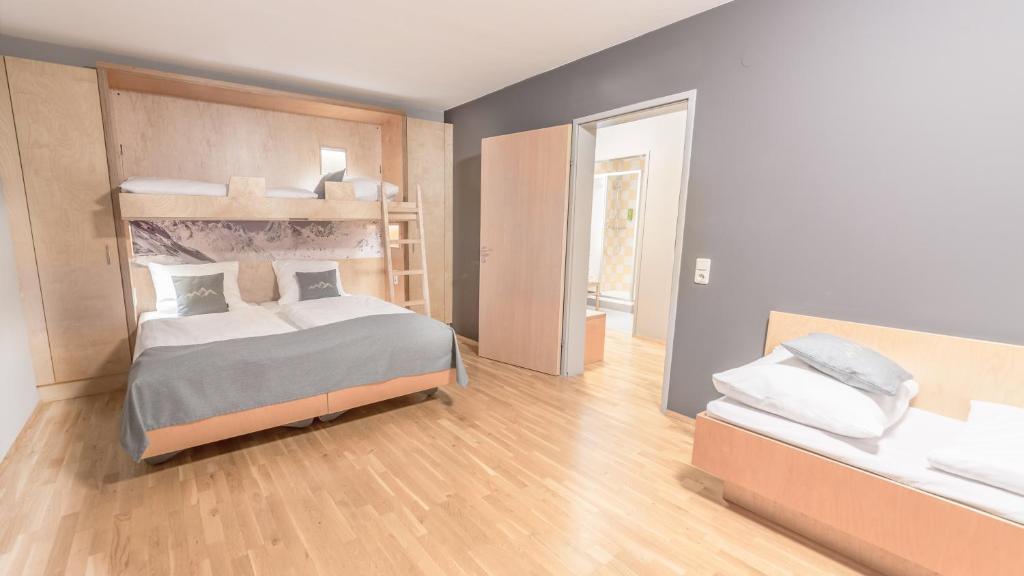 Postel nebo postele na pokoji v ubytování JUFA Hotel Montafon