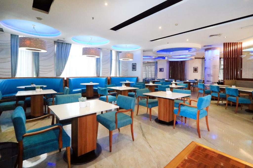 Posezení v ubytování Grand Dafam Ancol Jakarta