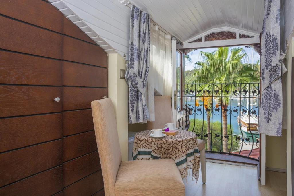 Bazén v ubytování Hotel Villa Daffodil nebo v jeho okolí