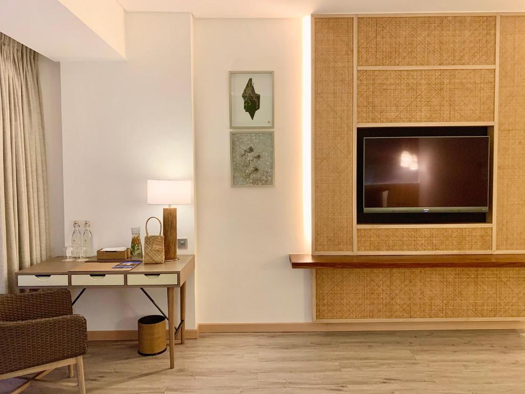 TV a/nebo společenská místnost v ubytování Modala Beach Resort