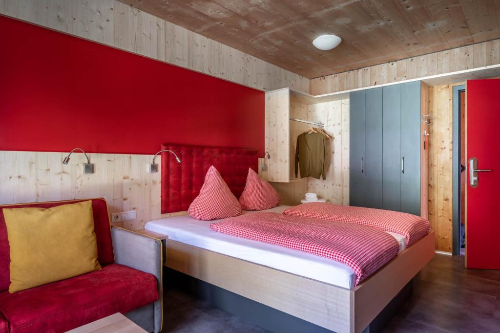 Postel nebo postele na pokoji v ubytování Base Aktivhotel Montafon