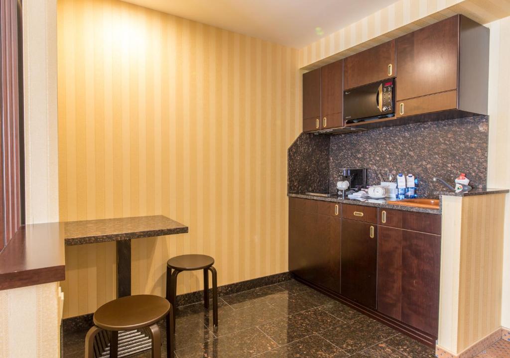 Ramada Hotel & Suites by Wyndham Bucharest North - Resim 36