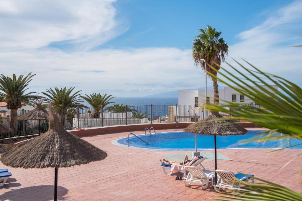 Bazén v ubytování C103 big terrace, pool! nebo v jeho okolí
