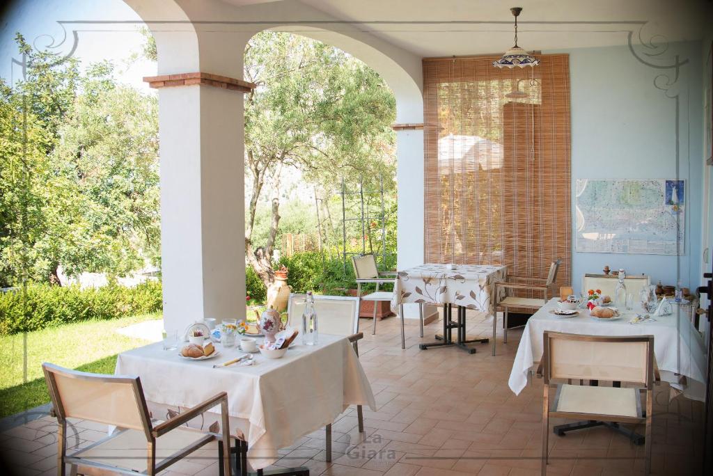 Restaurace v ubytování B&b La Giara