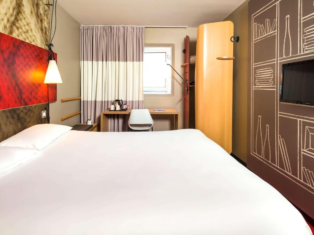 Postel nebo postele na pokoji v ubytování ibis London Excel-Docklands