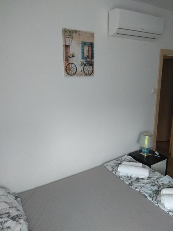 Postel nebo postele na pokoji v ubytování Apartment Domagoj, Novalja