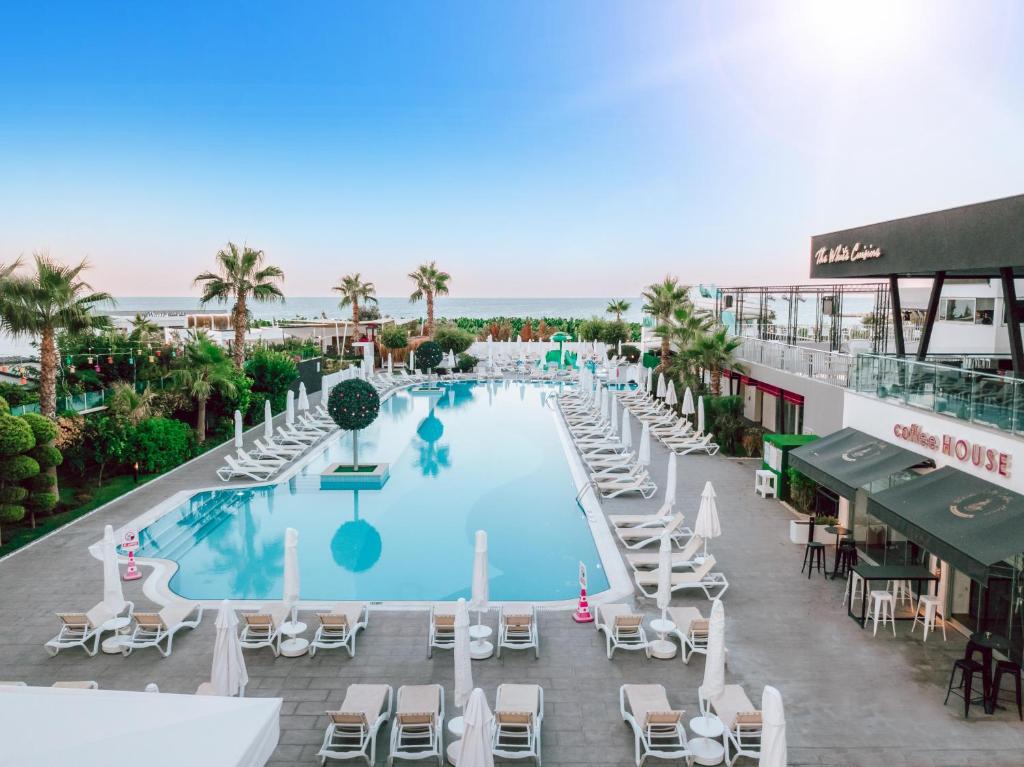 Вид на бассейн в White City Resort Hotel - Ultra All Inclusive или окрестностях