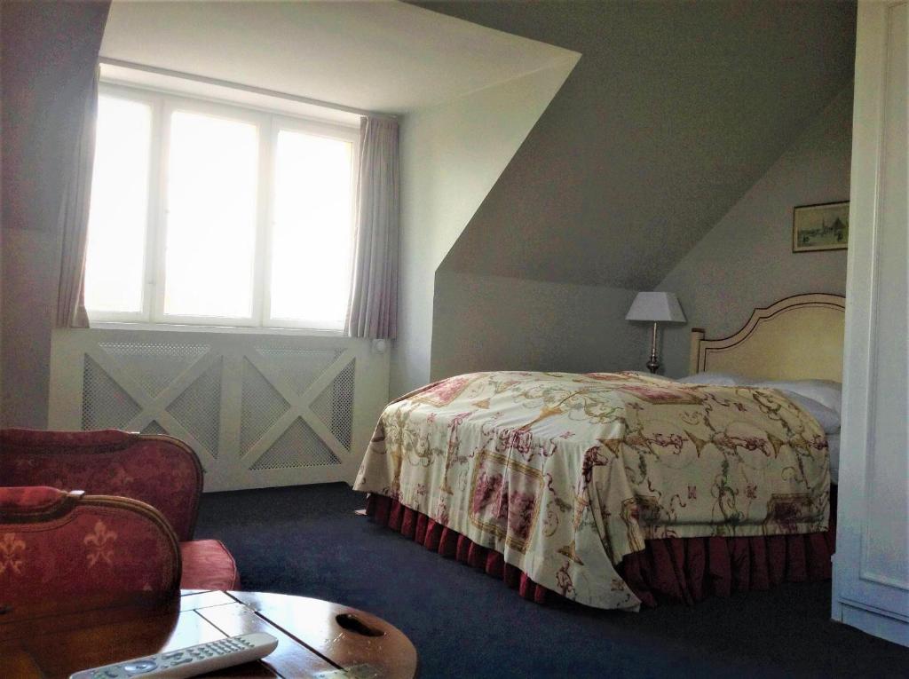 Postel nebo postele na pokoji v ubytování Hotel Fredensborg Store Kro
