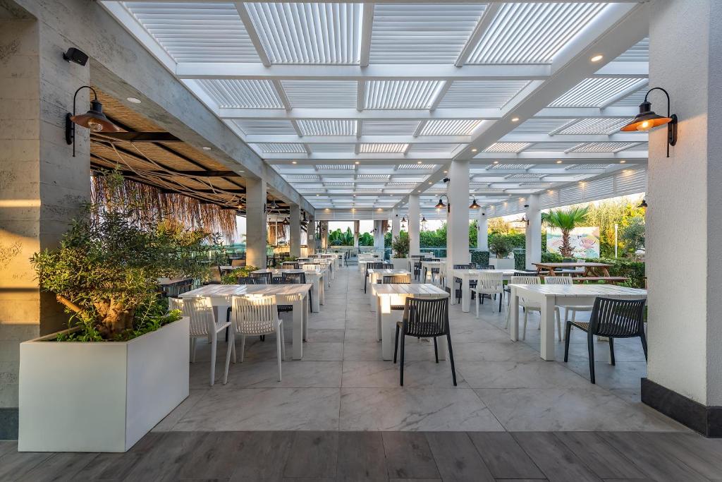 Restaurace v ubytování White City Resort Hotel - Ultra All Inclusive