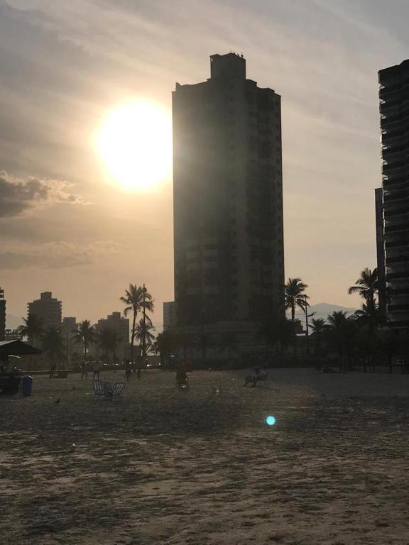  LINDO APARTAMENTO Guilhermina - EDIFICIO FRENTE PARA O MAR