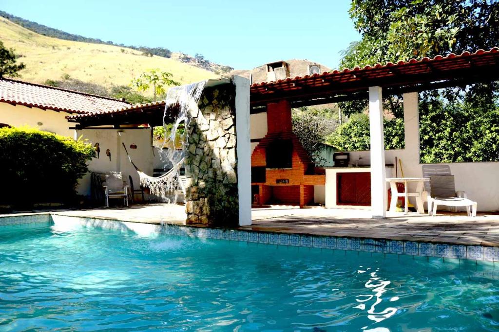  CASA AC FUTEBOL PISCINA SAUNA CHURR E PIZZA LENHA