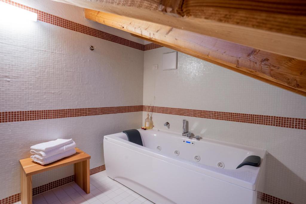 Koupelna v ubytování Palazzo Lodron Bertelli. Dimora Storica & Spa
